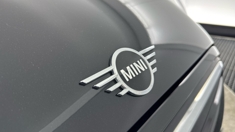 MINI Hatchback 1.5 Cooper Classic 3dr Auto [Comfort/Nav Pack] Petrol Hatchback